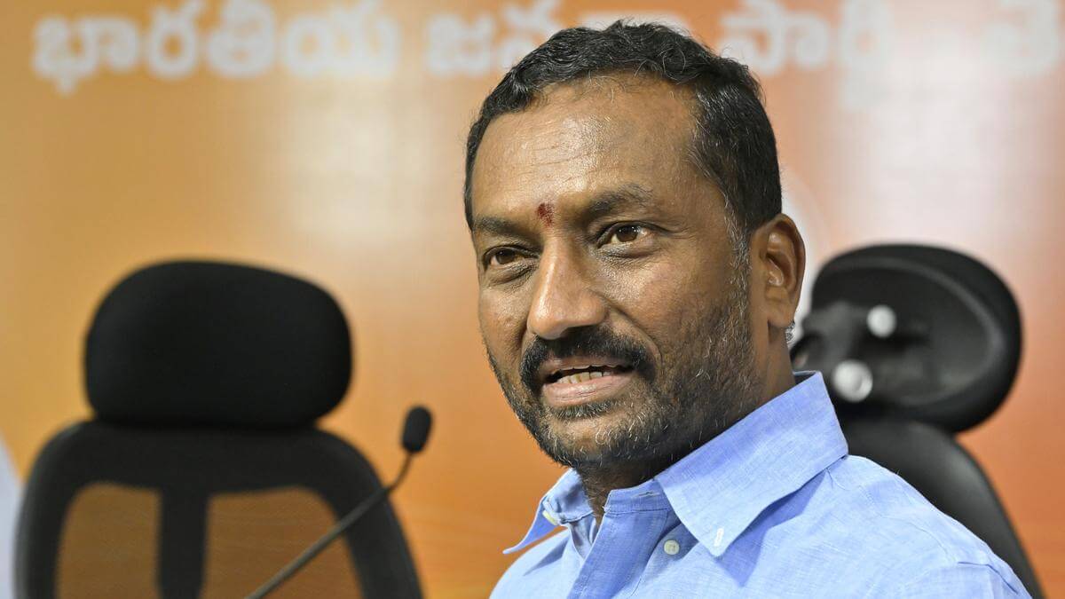 BJP MP asks cadre to distribute cash to women ahead of civic polls